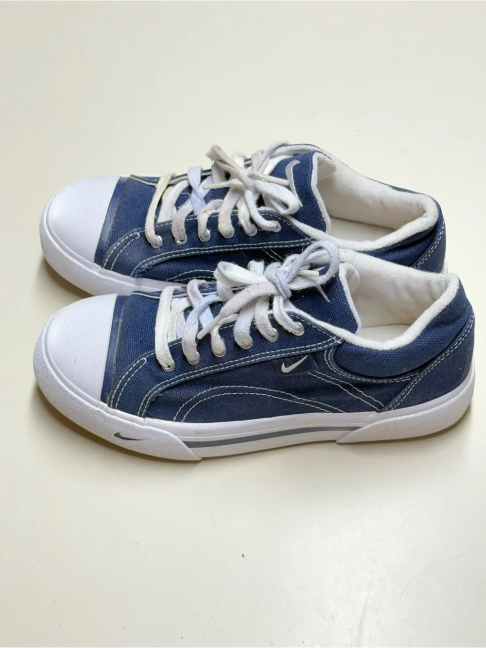 Nike Women’s Canvas Low Top Sneakers Blue White Lace-Up Casual Size 6 Pre owned